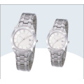 Nouvelles montres de poignet de couple d&#39;acier inoxydable bon marché de mode pour des couples
